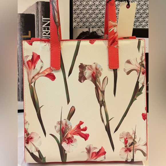 NWT TED BAKER LONDON “THE ICON” 
IRIS PRINT TOTE

SHE IS SO PRETTY!👛🌷🌸 - Picture 2 of 12